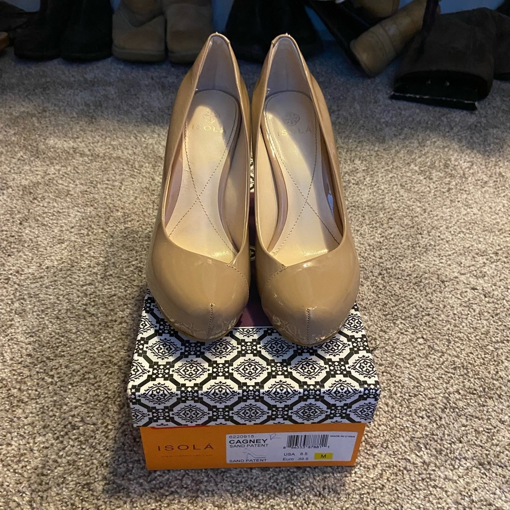 Isola Cagney Sand Patent Heels- size 8.5